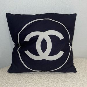 Fashion pillow